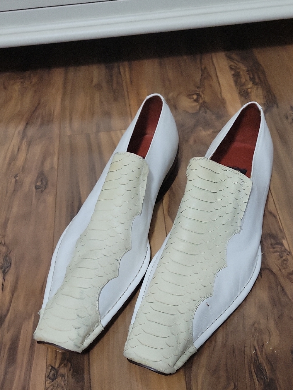 White Men’s Slip-On Dress Shoes with Cream Scaled Panel